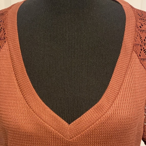 Merokeety Rust Waffle Textured V-Neck Tee Sheer Designed Short Sleeves Sz XL NWT - Picture 2 of 4